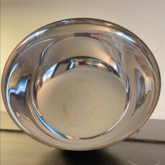 Elegant Silver Serveware Bowl - Picture 2 of 3